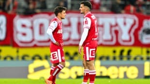 Die Spieler des GAK um Lichtenberger (li.) und Prenqi sind ratlos. Das Selbstvertrauen fehlt.