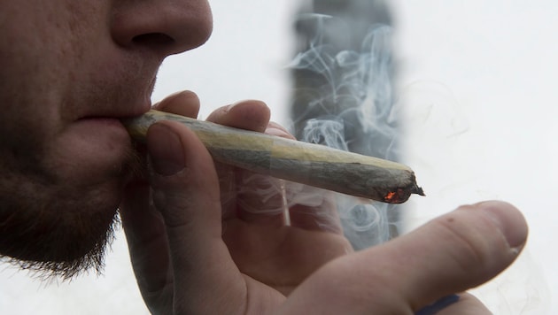 Mit einem Joint im Mund fuhr ein Mann mitten durch Berchtesgaden.