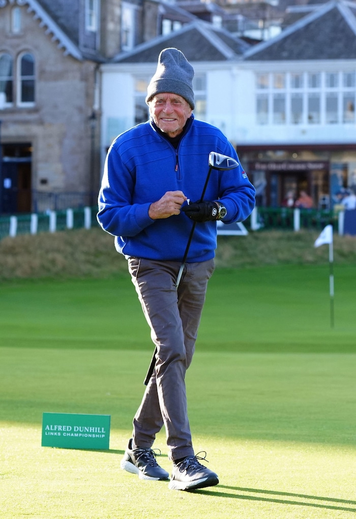 Auch Michael Douglas, Ehemann von Catherine Zeta-Jones, hatte viel Spaß bei der Alfred Dunhill ...