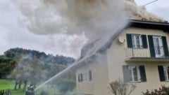 Das Dach stand in Flammen.