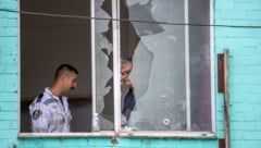 Die Polizei ermittelt nach den Schüssen mit Dutzenden Verletzten.