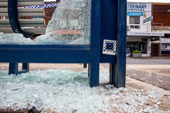 Glassplitter auf der Straße nach der Schussattacke in Sydney