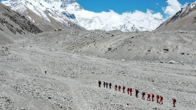 Kletterer am Mount Everest (Archivaufnahme)