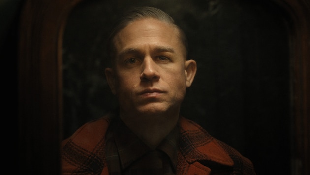 Charlie Hunnam in seiner Rolle als Ed Gein in der Netflix-Serie „Monster“.