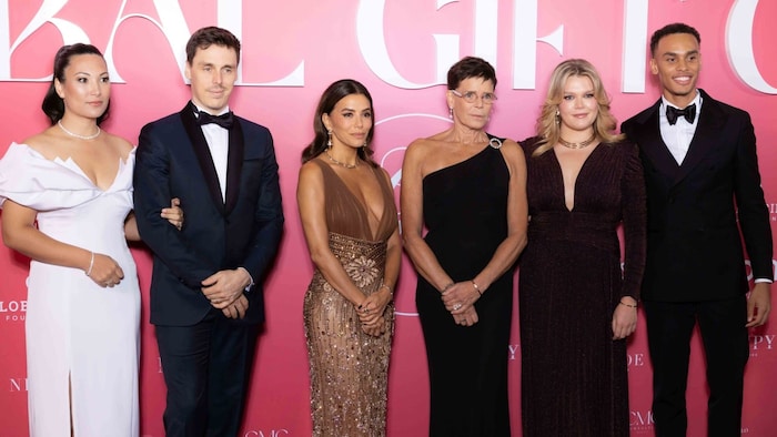 Eva Longoria posierte mit Marie Chevallier, Louis Ducruet, Prinzessin Stéphanie, Camille ...