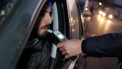 Nur Alkohol war einem Lenker aus dem Tennengau wohl zu wenig (Symbolbild)