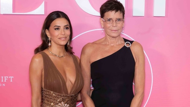Eva Longoria posierte mit Prinzessin Stéphanie von Monaco für die Fotografen.