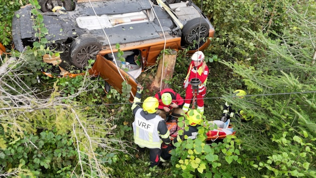 Feuerwehr und Bergrettung waren bei der Bergung der beiden Verletzten gefragt.