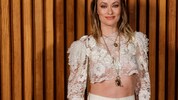Olivia Wilde sorgte in Paris mal wieder mit einem sehr freizügigen Look für Aufsehen.