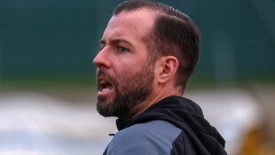 Kann momentan fast nur ernst blicken: St. Johann-Coach Andreas Scherer.