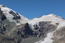 Auf Österreichs Gletschern, etwa am Großglockner (siehe Bild oben), ist der Klimawandel bereits ...