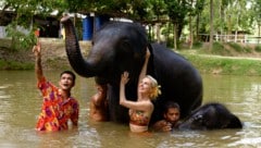 Derzeit dreht Silvia Schneider mit ihrem Team für eine ORF-Sendung in Thailand. Dafür ging die ...