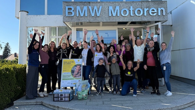 Auch die Familie (Mitte) war bei der Aktion vor Ort.