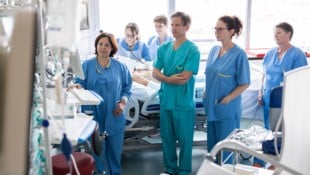 Primar Alexander Niessner (Mi.) hat sich auf Herz- krankheiten spezialisiert.