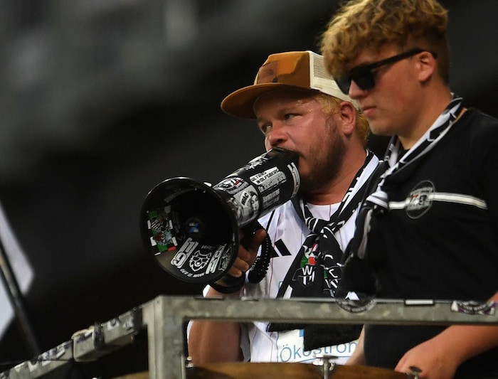 WAC-Fan Torsten Lenart (li.)