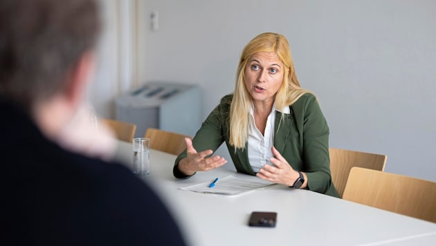 Forscherin Claudia Körmer sucht Schwachstellen im System.