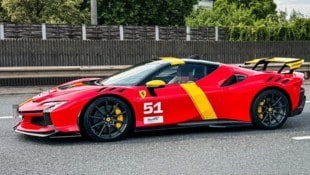 Manche der Fahrzeuge (oben: Ferrari SF90 XX Stradale Le Mans Edition) waren in Linz zu sehen. 