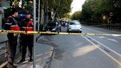 Die Polizei errichtete nach der Bluttat Sperren rund um das Gerichtsgebäude.