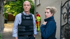 Schnabel und Winkler (v.l.) müssen das erste Mal als Duo einen Fall lösen – keine leichte ...