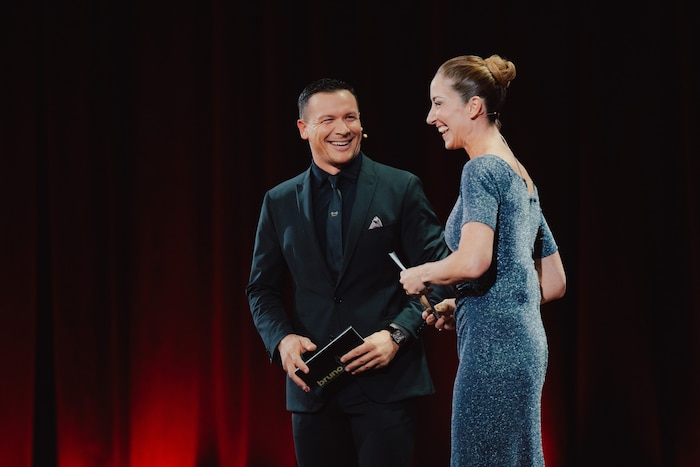 Ex-Profi Marko Stankovic und Kathi Bellowitsch morderierten.
