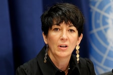 Ghislaine Maxwell sitzt wegen Beihilfe zum sexuellen Missbrauch Minderjähriger in Haft. 