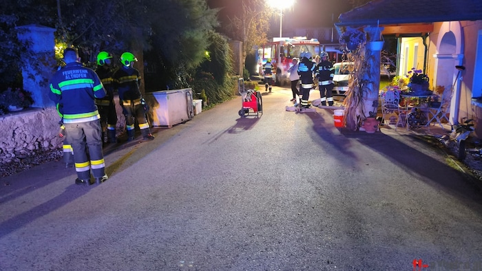 22 Einsatzleute bekämpften den Wohnungsbrand.