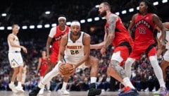 Die Nuggets bezwingen die Raptors.