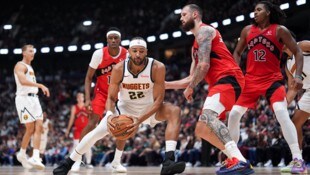 Die Nuggets bezwingen die Raptors.