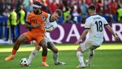 Niederlande-Star Memphis Depay wurde der Reisepass gestohlen.