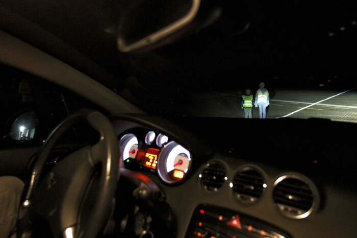 Eine funktionierende Warnweste mit reflektierenden Streifen sorgt dafür, dass ein Kind schon von ...