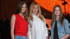 Nicole Kidman Hand in Hand mit ihren Töchtern Sunday Rose und Faith Margaret und mit neuer ...