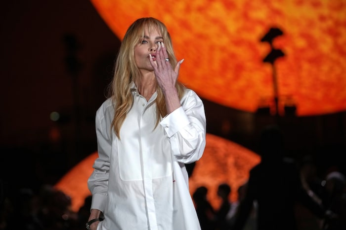 Nicole Kidman zeigte sich als strahlender Single in Paris – Luftküsschen inklusive!