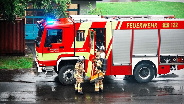 Die Grazer Berufsfeuerwehr stand im Einsatz (Archivbild).