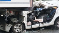 Die Frau erlag an ihrern VerletzungenDurch den heftigen Aufprall wurde das Fahrzeug bis zur ...