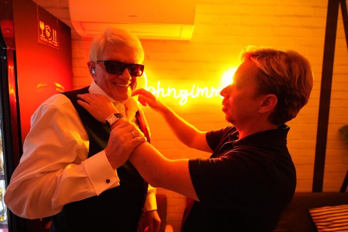 Manager und Intimus Helmut Werner mit dem Künster, der längst für ihn Familie geworden ist.