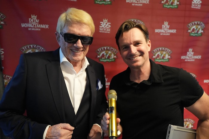 „Krone“-Adabei Norman Schenz war hinter den Kulissen mit Heino unterwegs und durfte sogar das ...