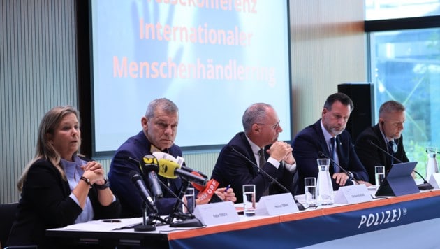 Tersch, Tomac, Karner, Holzer und Naca beim Pressetermin in Innsbruck.