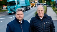 Walter Semlitsch (links) und Peter Kirchengast vor der B67 in Kalsdorf, einer beliebten ...