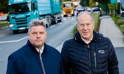 Walter Semlitsch (links) und Peter Kirchengast vor der B67 in Kalsdorf, einer beliebten ...