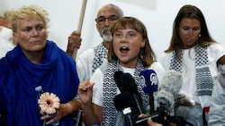 Auch bei ihrer Pressekonferenz nach der Landung in Athen war Greta Thunberg sehr emotional.
