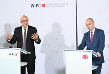 Gabriel Felbermayr vom Wirtschaftsinstitut (WIFO) und Holger Bonin vom Wiener Institut für ...
