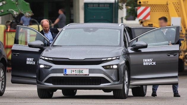 Sein Vorgänger von den Grünen fuhr noch häufig Fahrrad, Anzengruber (li.) hat nun ein ...