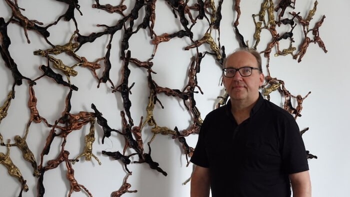 Auch der Innsbrucker Bischof Johannes Glettler ist mit einer Arbeit vertreten.