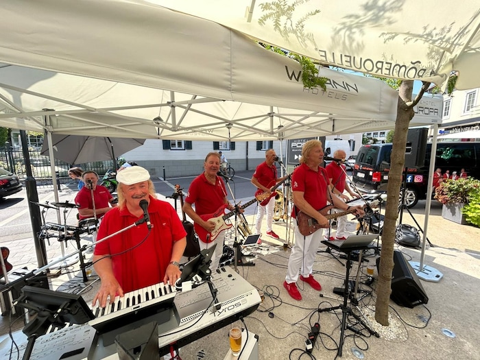 Die Kaiser sorgen stets für Stimmung, wie hier im Biergarten vom „Hotel Post“. Nun gehen sie ...