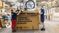 Große Anbieter, wie etwa Rebike betreiben ein großes Refurbishment-Center von dem aus die ...