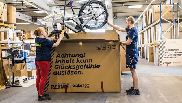 Große Anbieter, wie etwa Rebike betreiben ein großes Refurbishment-Center von dem aus die ...