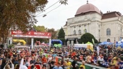 Start und Ziel des Marathons ist traditionell vor der Oper.
