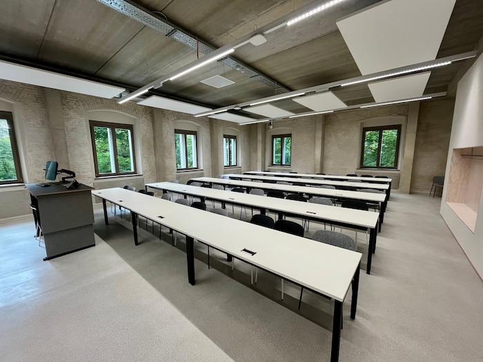 Seminarräume und Hörsaal bieten Platz für insgesamt 284 Personen.