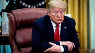 Nachdem Trump seinen Vorgänger gerne „Sleepy Joe“ schimpfte, wird er nun selbst zum „Dozy Don“.