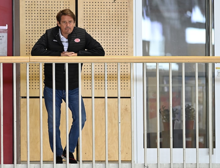 Oliver Pilloni kann den späten Spielbeginn gegen Tychy nicht verstehen.